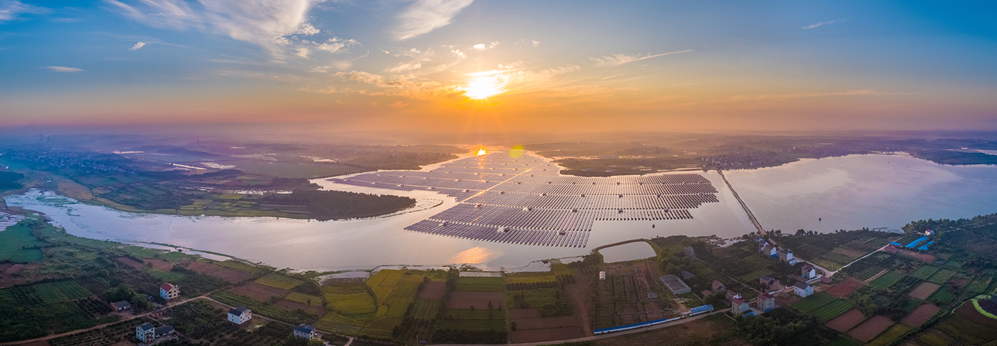 918天堂搏科技江西鄱阳123.235MW “渔光互补”型光伏发电扶贫项目